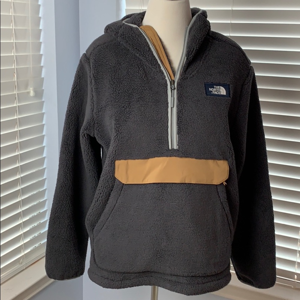 North Face fleece pullover Large men’s worn twice!